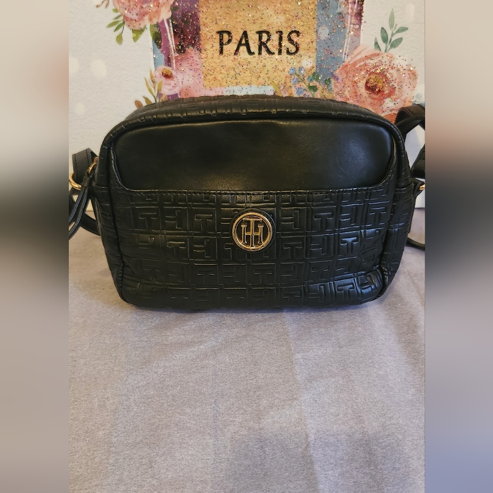 Like New Condition Tommy Hilfiger Crossbody bag